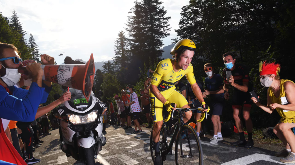 Roglic's loose helmet on La Planche des Belles Filles (2020)